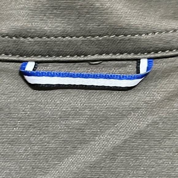 Kit and Ace Technical Short Sleeve Shirt - Olive Green - Men’s Size L - Picture 9 of 10